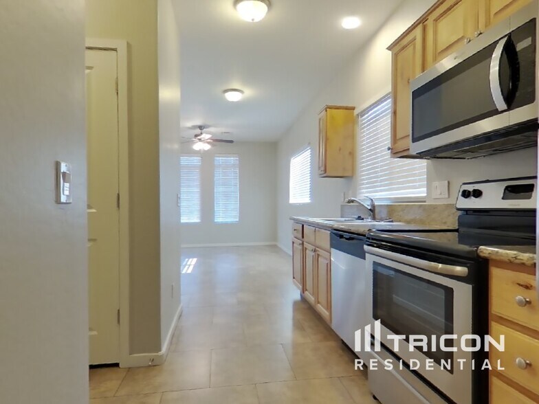 Building Photo - 10321 W Monterosa Ave