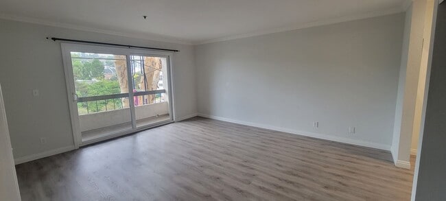 Building Photo - Welcome to our stunning 1-bedroom, 1.5-bat...