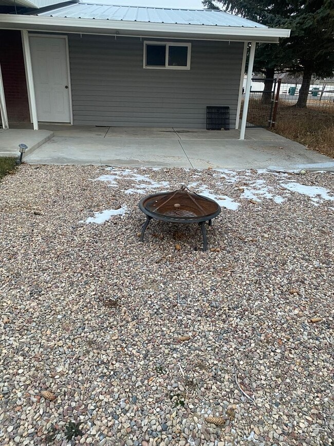 Building Photo - Gorgeous Fully Remodeled 3 Bed 1.5 baths a...