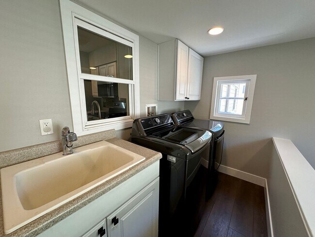 Building Photo - Come Experience the Charm of Cle Elum