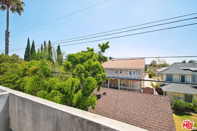 Building Photo - 870 S Crenshaw Blvd