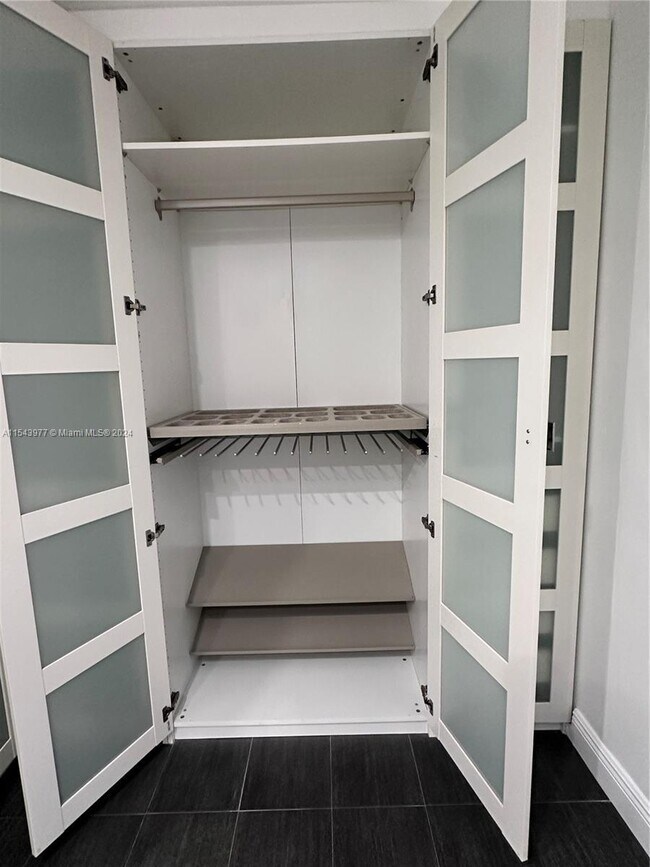 Building Photo - 547 Patio Village Way