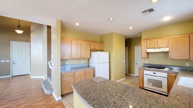 Building Photo - 6252 Huntington Ridge Ave