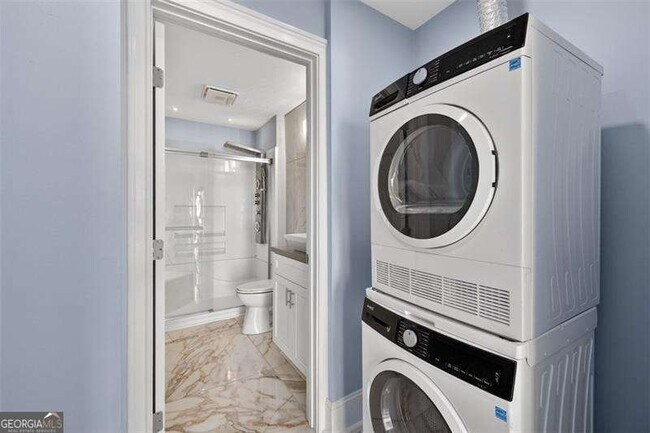 Building Photo - 1074 Peachtree Walk NE