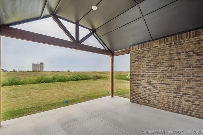 Building Photo - 5 Bed | 5 Bath House