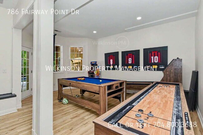 Building Photo - 786 Fairway Point Dr