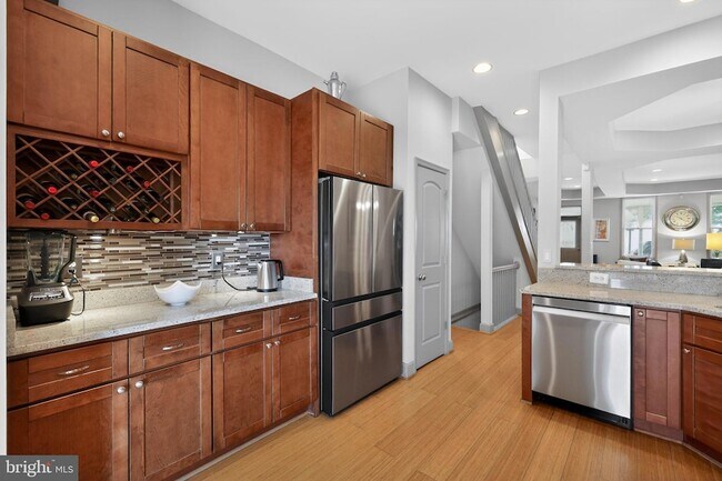 Building Photo - 928 Ingraham St NW