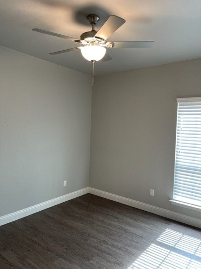Building Photo - 4/2 - PETS WELCOME - WATER and LAWN includ...