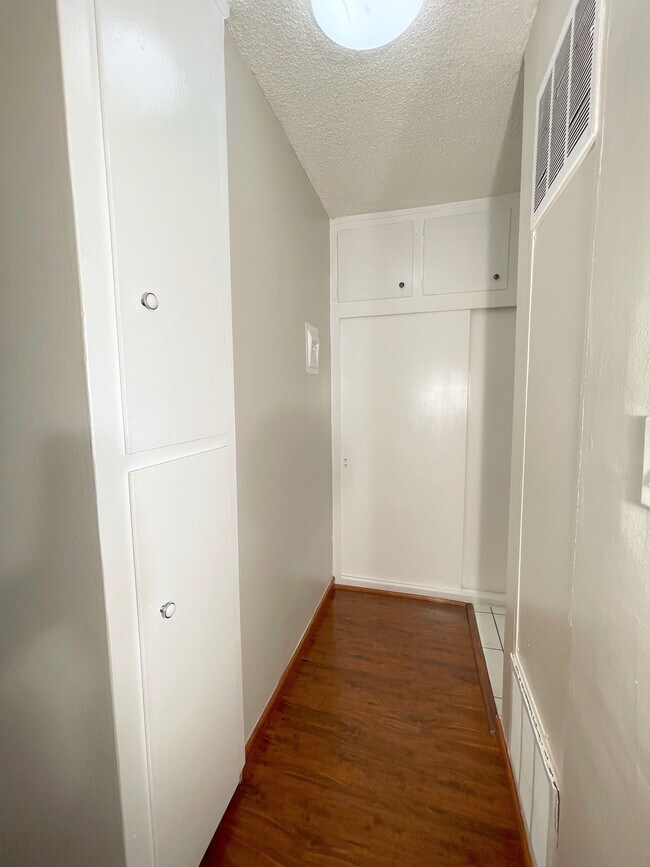 Building Photo - 2030 S Preuss Rd