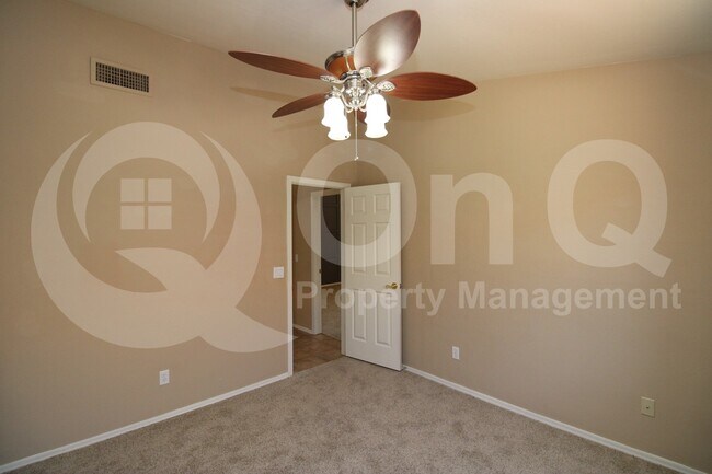 Building Photo - 579 W Tara Danette Dr