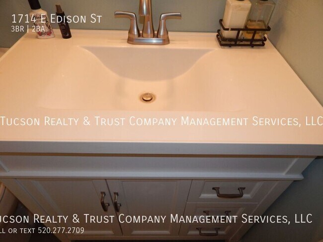 Building Photo - 1714 E Edison St