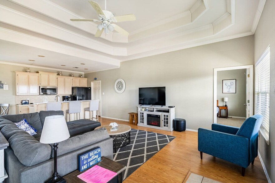 Building Photo - 3229 Castle Dr