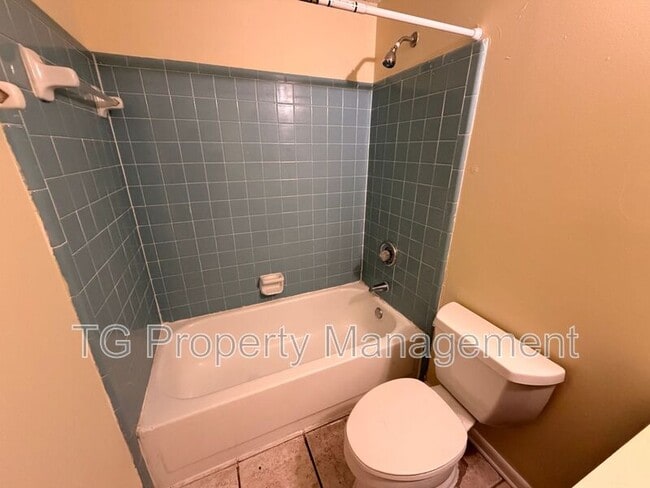 Building Photo - 7045 Prellie St