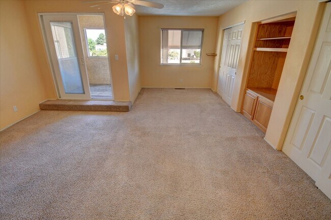 Building Photo - 10028 Del Chaparral Ct NE