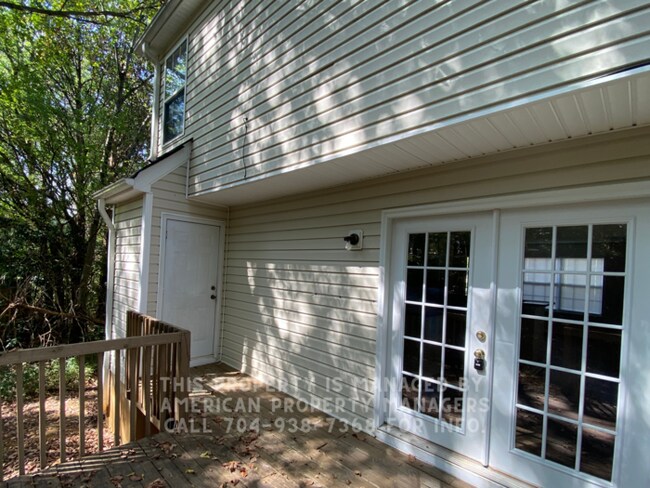 Building Photo - 3040 Champion Ln SW