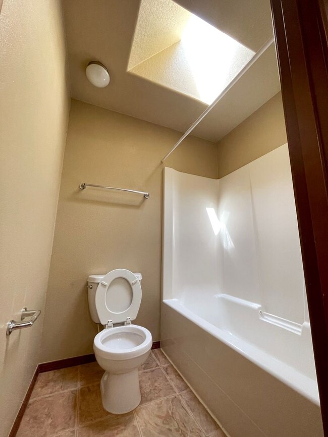 Building Photo - Fantastic Hillsboro Home with Attached Gar...