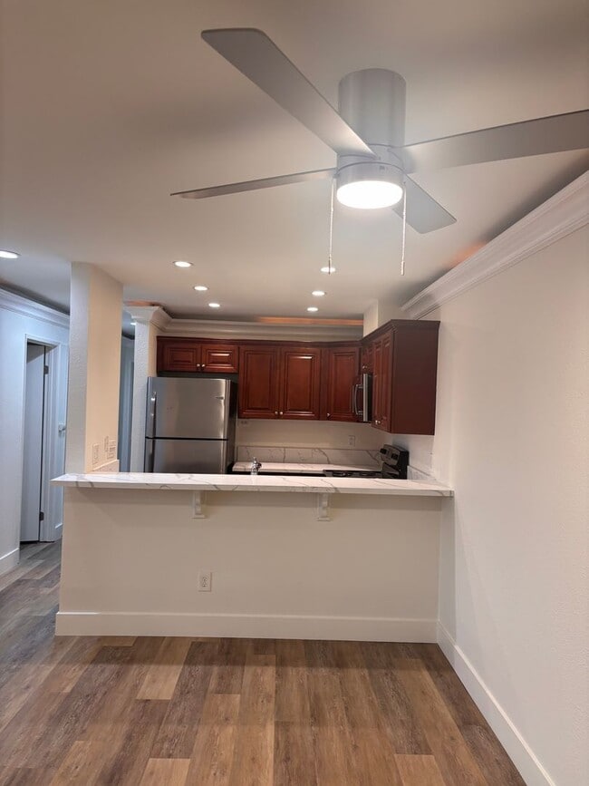 Building Photo - Bay Ho 3 Bd 2 Ba Corner first level Condo for lease