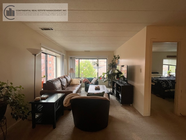 Building Photo - Downtown 2 Bedroom/2 Bathroom Apartment