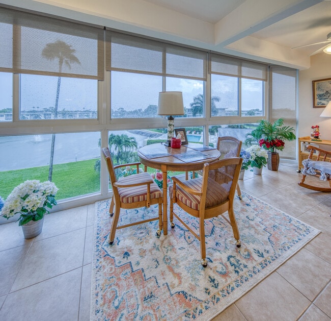 Building Photo - 2728 Garden Dr N