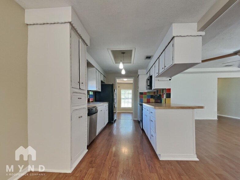 Building Photo - 9015 Eldora Dr