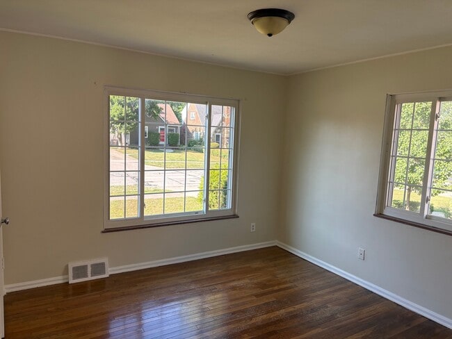 Building Photo - 1211 Tuxedo Ave