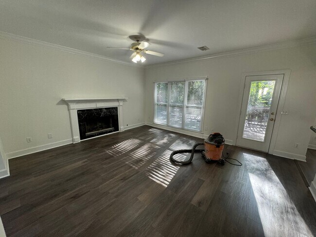 Building Photo - Updated House in Hampton Park!