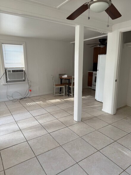 Building Photo - 919 N Grandview Ave