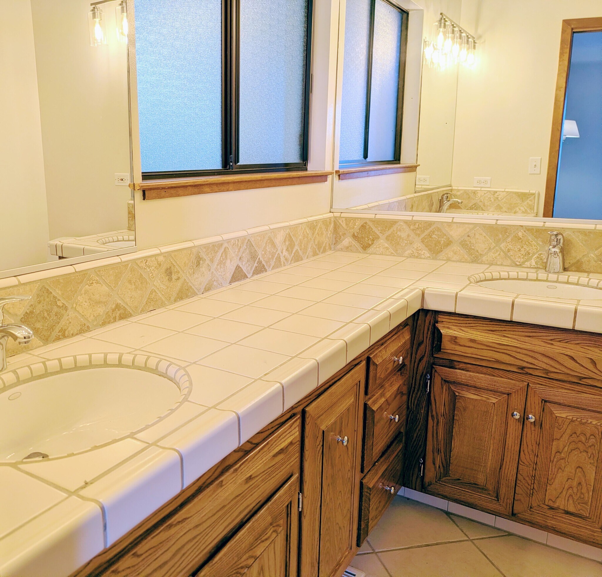 Building Photo - 85 Woodside Dr