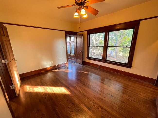 Building Photo - BEAUTIFUL CRAFTSMAN HOME IN SPRING VALLEY