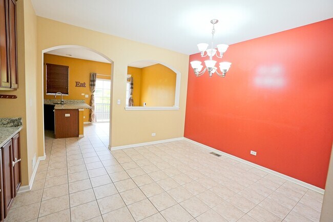 Building Photo - 470 Grosvenor Ln