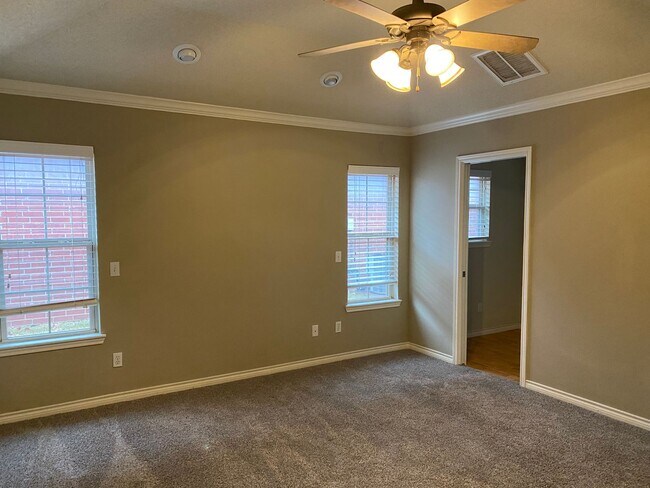 Building Photo - Great 4 Bedroom in Cooper District