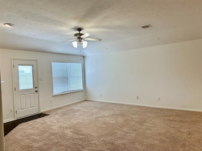 Building Photo - 30415 Deleon Fields Dr