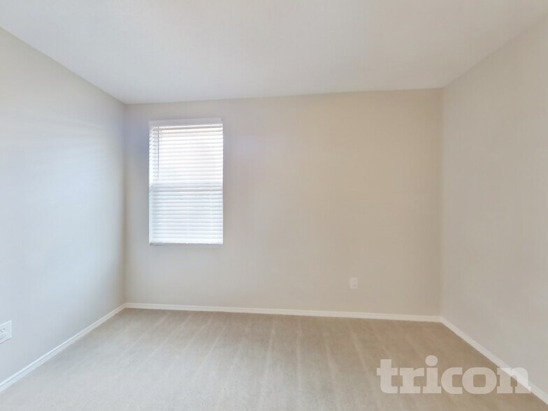 Building Photo - 1415 Lochspring Dr