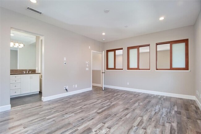 Building Photo - 33 Gingerwood