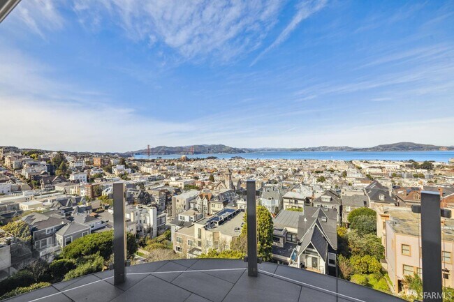 Building Photo - 2336 Broadway