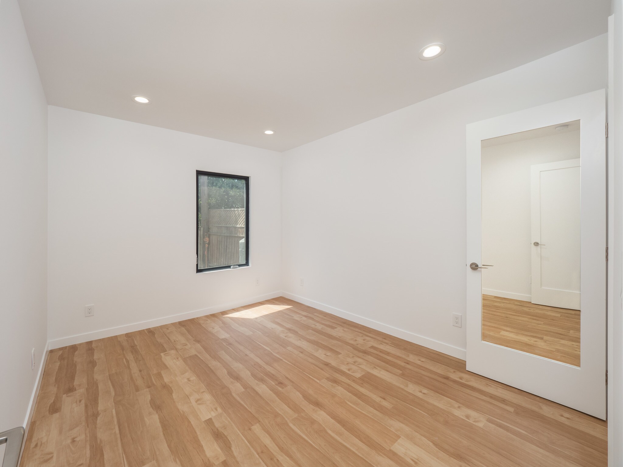 2nd bedroom/mirrored closet door - 10618 Ayres Ave