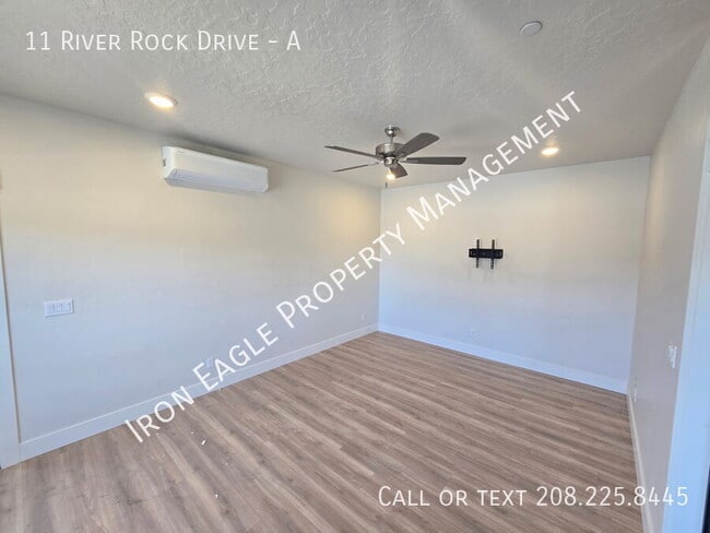 Building Photo - 11 River Rock Dr
