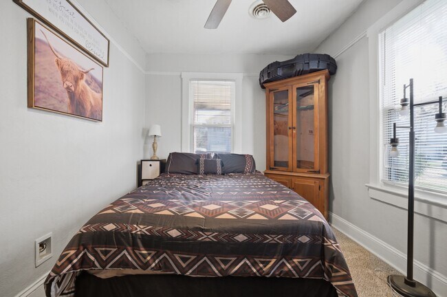 Building Photo - 1080 Green St