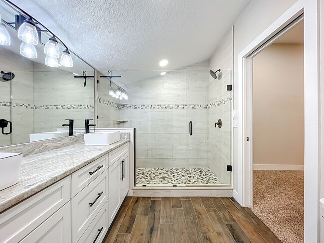 Building Photo - 389 S Central Ave