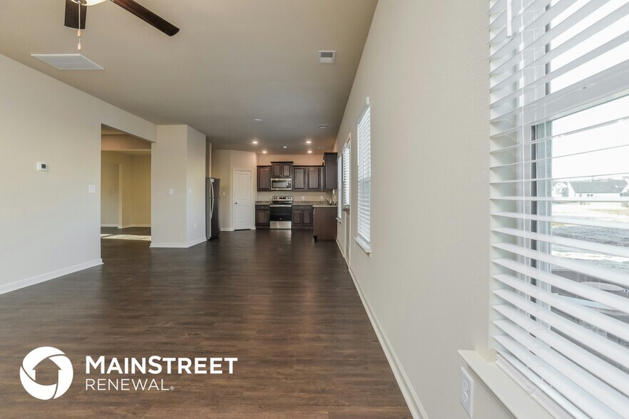 Building Photo - 555 Clover Cir