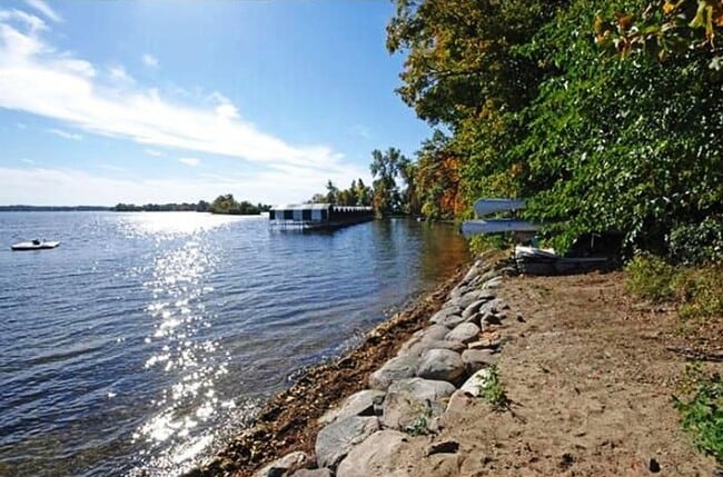 Building Photo - Comfortable 2-Bedroom Condo Near Lake Minnetonka – Private Deck & Resort-Style Amenities