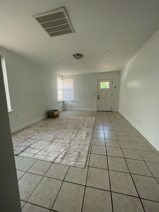 Building Photo - 401 Waccamaw Ave