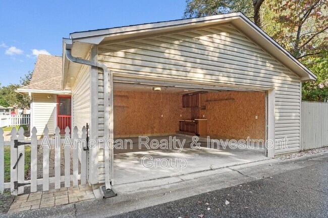 Building Photo - 110 Parkwood Dr