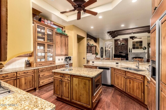 Building Photo - 1930 E Desert Willow Dr