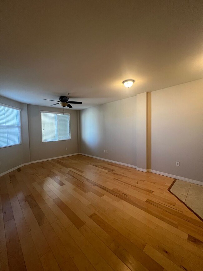 Building Photo - 1 Bed Unit in Little Italy - Porto Siena - Parking Space