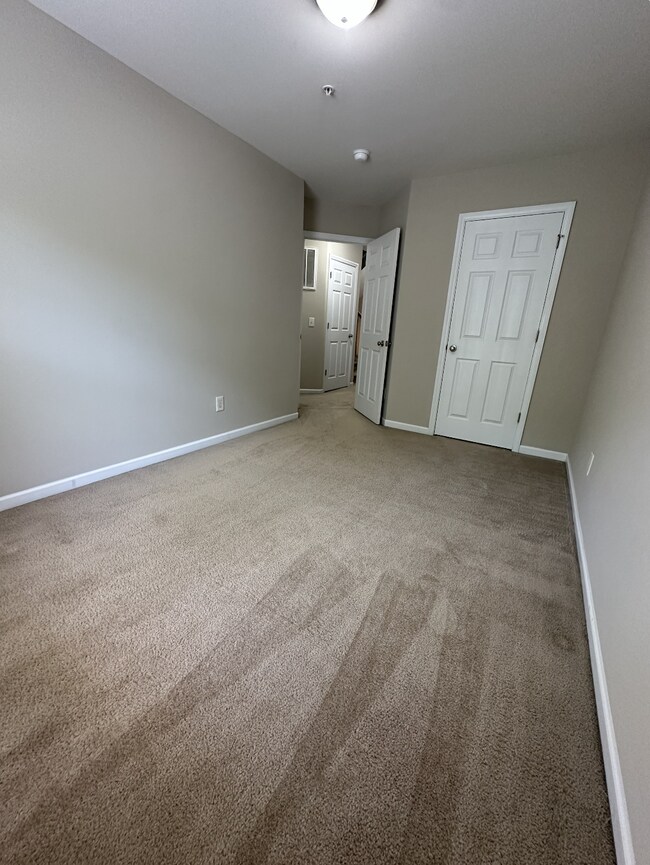 Building Photo - Spacious 3-Bed Townhouse in Raleigh