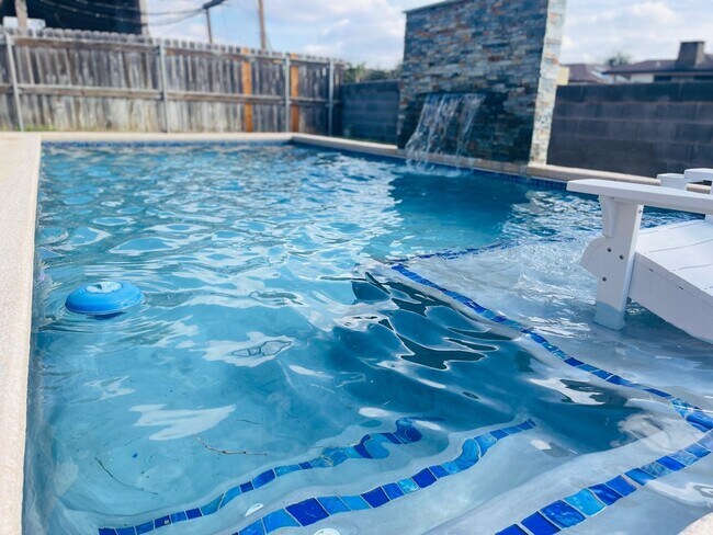 Building Photo - 107 Tranquilo Dr