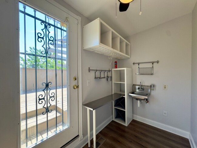 Building Photo - Beautiful 3Bed/2.5Bath Home in the City