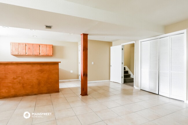 Building Photo - 1100 NE Ridgeview Dr