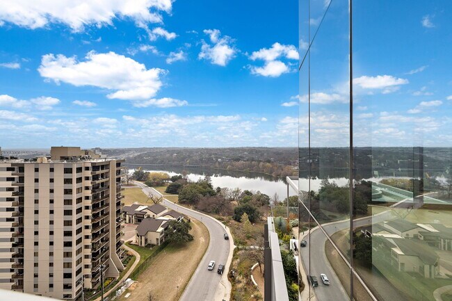 Building Photo - 44 East Ave